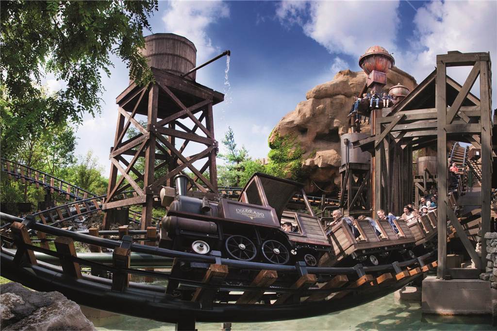 Jede Menge Action: Freizeitparks in NRW starten in die Saison holzachterbahn im phantasialand