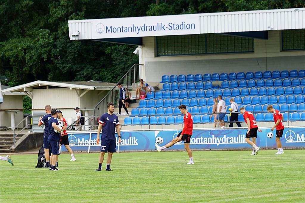 Anschwitzen des 1. FC Köln;