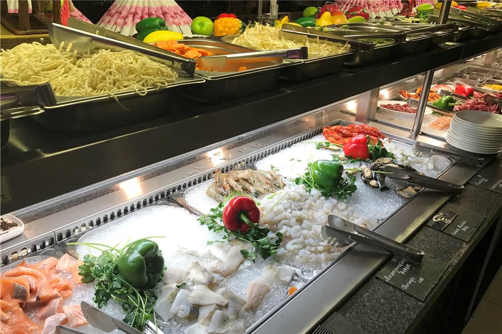 „Asia Pearl“: Nicht jede Perle muss auch wertvoll sein Ansprechend präsentiert: Der Fisch im mongolischen Teil des Buffets.