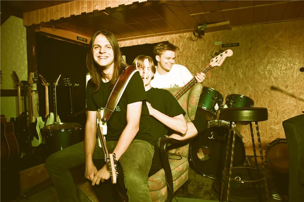 Heavy Metal aus Ahaus: „Chrome Fire“ arbeitet am zweiten Album „Anstelle von Zielen haben wir eigentlich nur Träume, die wir gerne erreichen würden“, so Gitarrist Aaron Dönnebrink. Einer von diesen Träumen ist es, irgendwann mal „Headliner“ eines Konzerts zu sein.