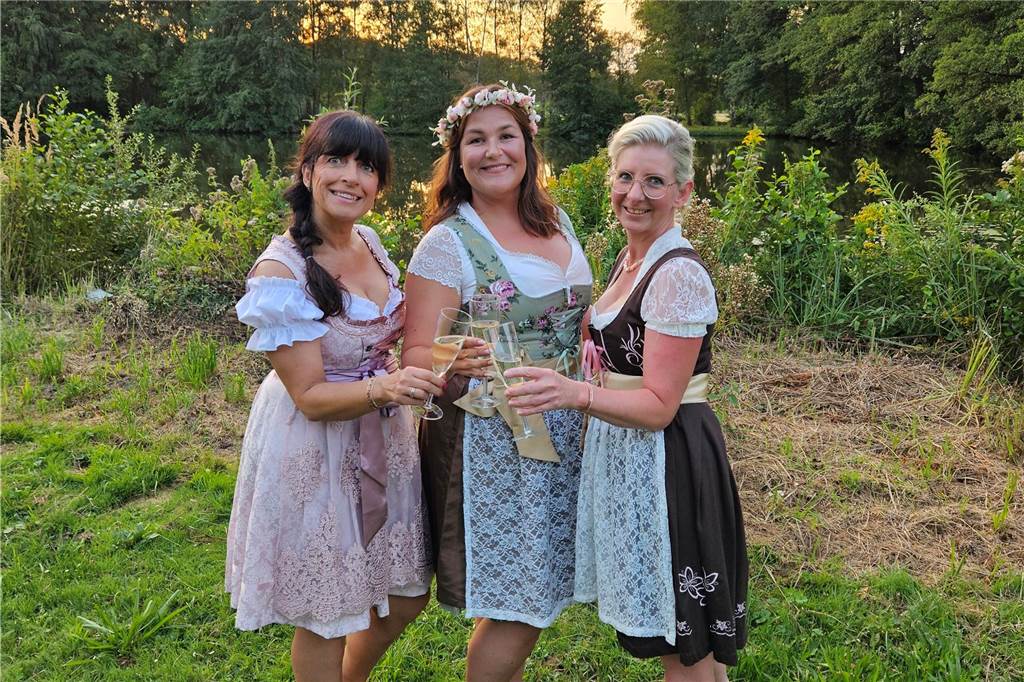 Kilian Schützengilde Schermbeck feiert das Oktoberfest Anstoßen auf das Oktoberfest: Die Kiliangilde Schermbeck freut sich schon, am 21. September, die Besucher zu begrüßen.
