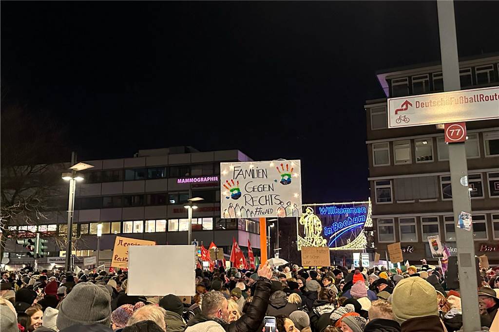 Viele Demos gegen Rechtsextremismus in NRW am Wochenende: Wir berichten im Ticker Anti-AfD-Demo in Bochum.