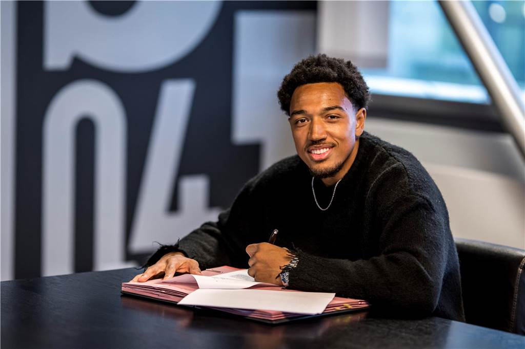 Was Ben Manga von Peter Knäbel unterscheidet: Anton Donkor ist Schalkes erster Neuzugang.