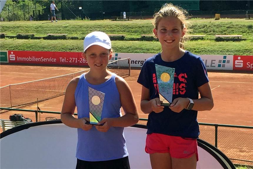 Ahauserin Antonia Brast gewinnt DTB-Ranglistenturnier in Gladbeck Antonia Brast (r.) mit ihrer Finalgegnerin Manon Singer