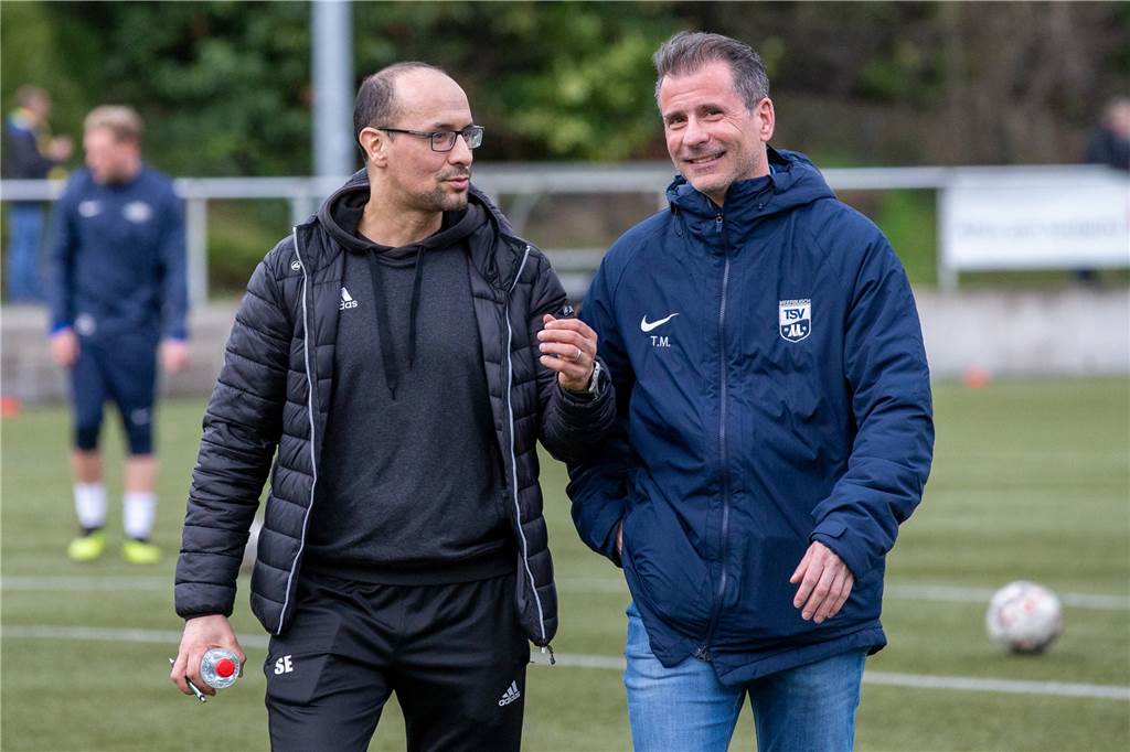 Westfalenligist Wacker Obercastrop hat einen neuen Trainer - ein Zufall half mit Antonio Molina (r.) war zuletzt bis zum Sommer Trainer beim Niederrhein-Oberligisten TSV Meerbusch.