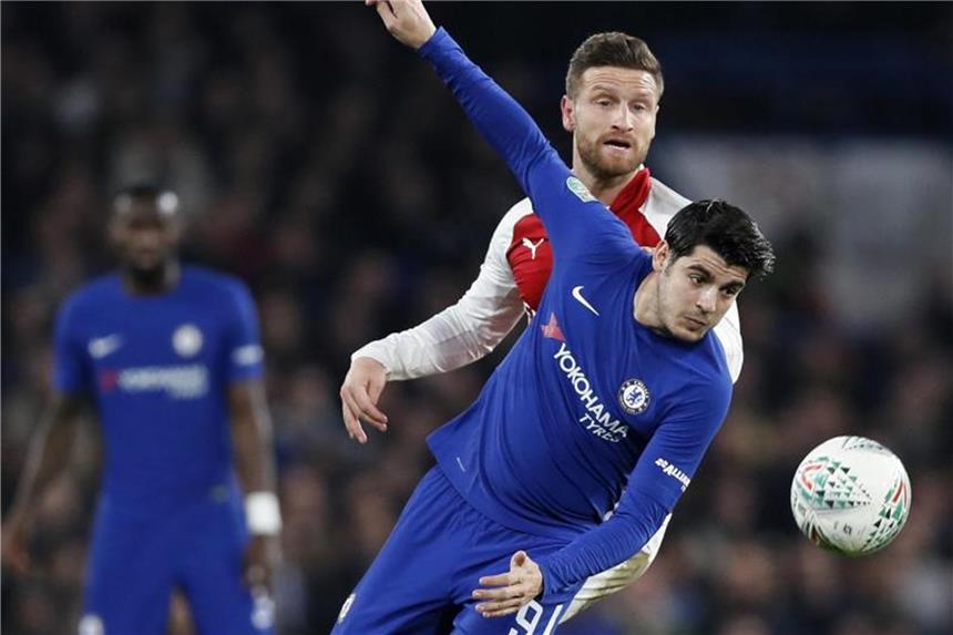 Keine Tore im Londoner Derby - Entscheidung im Rückspiel Antonio Rüdiger (Hintergrund) beobachtet einen Zweikampf zwischen Chelseas Morata (vorne) und Arsenals Mustafi. Foto: Kirsty Wigglesworth