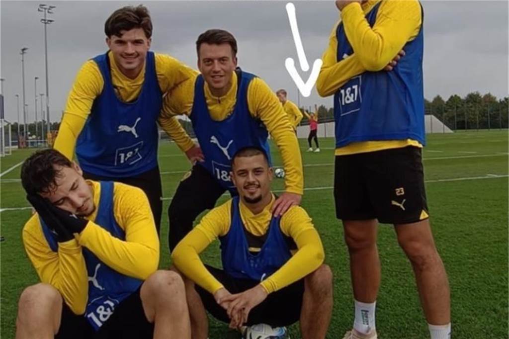 BVB-U23 reagiert auf Verletzungspech: Probespieler mit Bundesliga-Erfahrung im Training Antonis Aidonis lächelt in die Kamera.