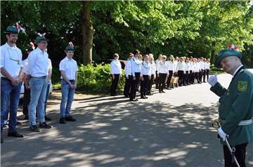 Antreten der Alt-Hamm-Bossendorfer Schützen: Der Vorsitzende Horst Seeland (rechts) musste das Schützenfest für dieses Jahr absagen.