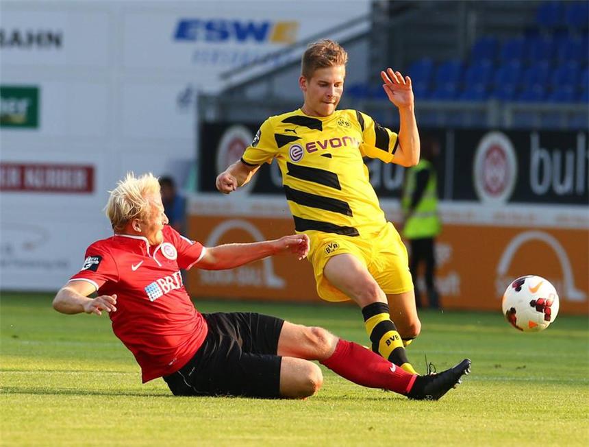 BVB II vor dem Neustart - Väyrynen kehrt wohl zurück Antrittsschnell und torgefährlich: Borussias erfolgreichster Torschütze Tammo Harder (r.)