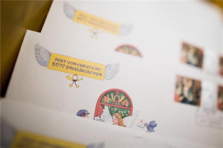 Weihnachtsmann und Christkind öffnen ihre Postfilialen Antwortbriefe an Kinder liegen schon bereit. Foto: Rolf Vennenbernd