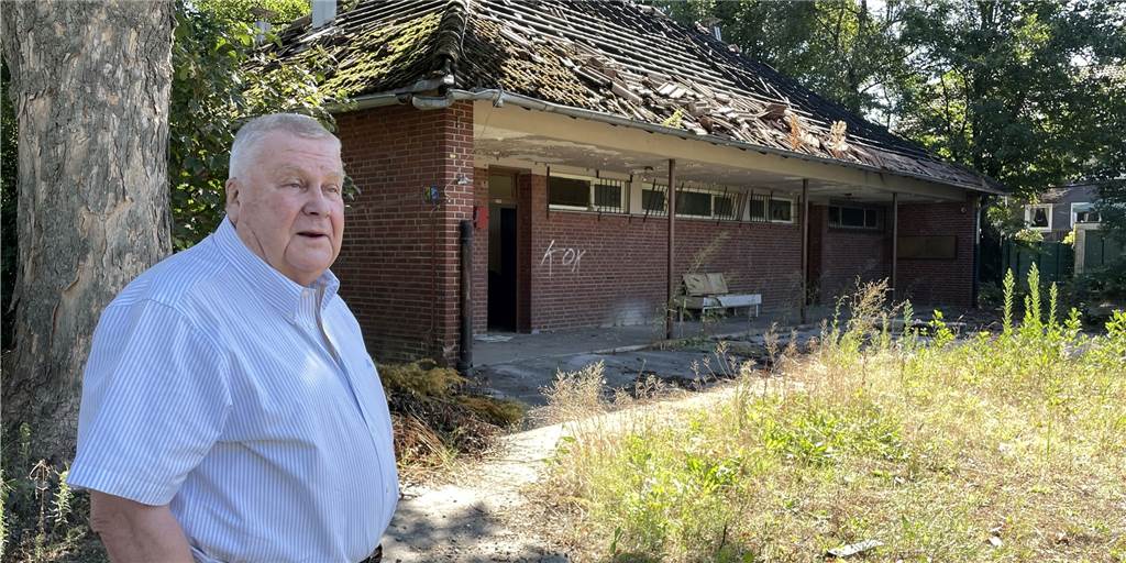 Legendärer Ex-Sportplatz in Dortmund vergammelt – Anwohner: „Das tut weh“ Günter Riemann auf dem ehemaligen Sportplatz "Im Rauhen Holz"