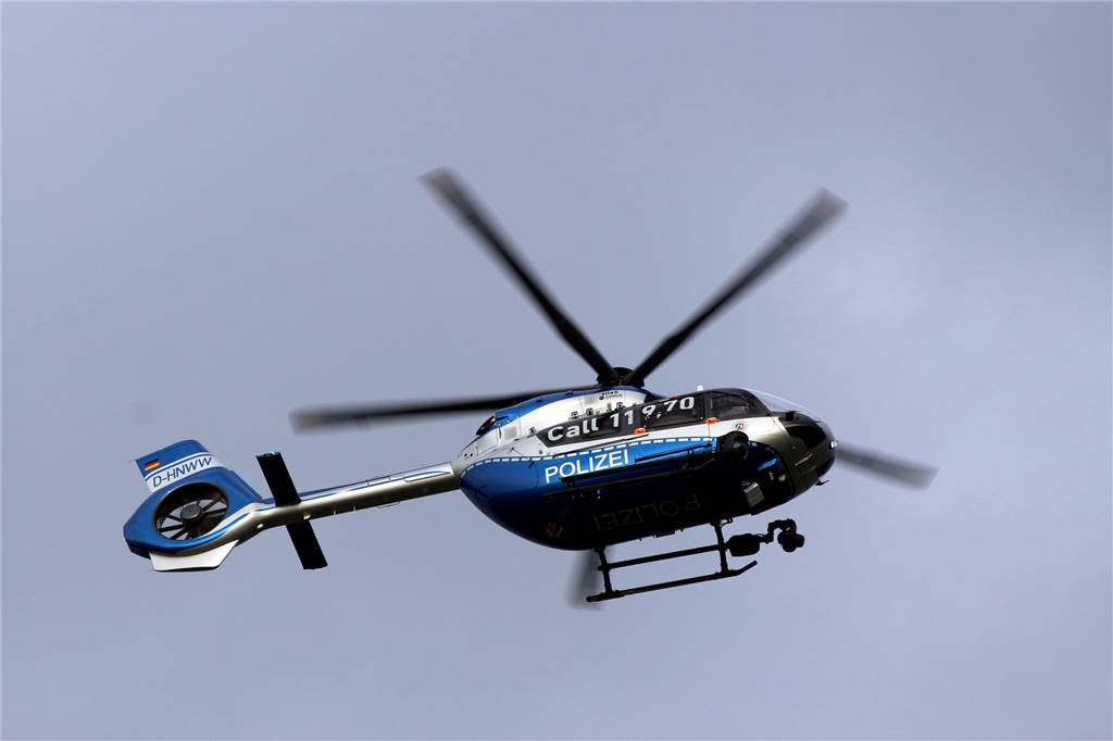 Anwohner Guido Ritter schaute auf die Uhr: Ab 18.25 Uhr habe der Polizeihubschrauber am Donnerstagabend (19.5.) rund anderthalb Stunden lang über der Binnerheide gekreist. Ein weiterer war am Bahnhof im Einsatz.