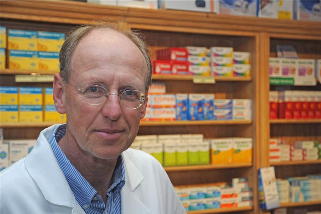 Sollen auch die Apotheker impfen? „Nein, das ist die Domäne der Ärzte“ Apotheker Dagobert Ullrich könnte in seiner Lüner Bären-Apotheke schon aus räumlicher Sicht kaum Corona-Impfungen durchführen.