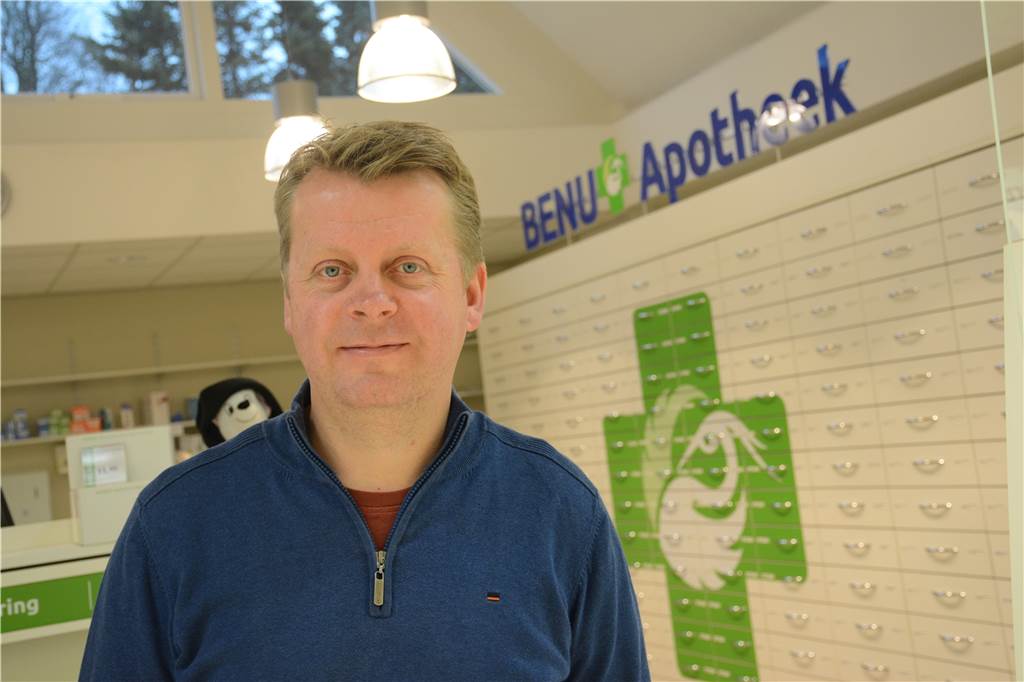 Apotheker Niek Molendijk: Fiebersäfte werden stark nachgefragt - doch auch in den Niederlanden ist die Liefersituation angespannt. 