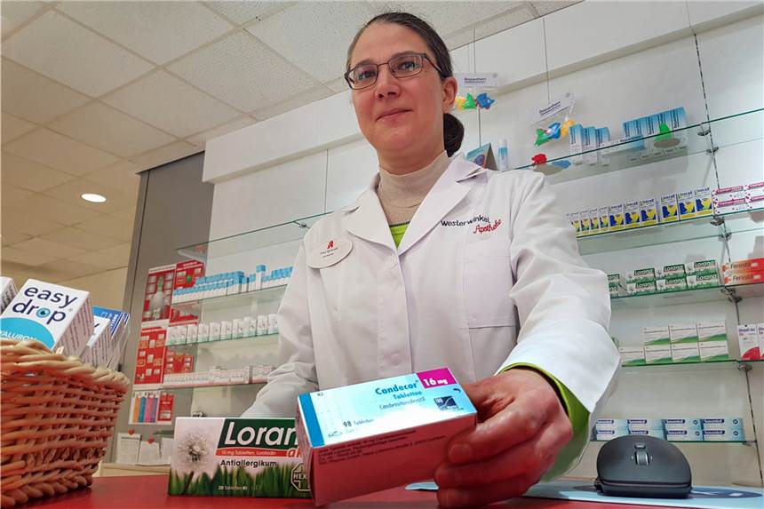 Westerwinkel-Apotheke: Welche Medikamente knapp sind und was Kunden dazu wissen müssen Apothekerin Kerstin Spriwald mit einem Medikament zum Senken des Blutdrucks. Eines der Präparate, das in der Westerwinkel-Apotheke immer mal wieder knapp wird.