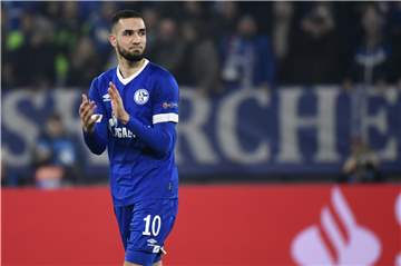 Applaus gibt es schon lange nicht mehr für Nabil Bentaleb. Doch er bleibt wohl auf Schalke. 