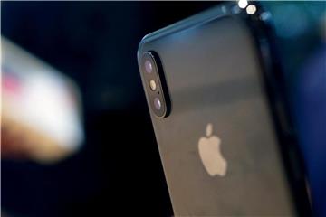Apple agiert bisher sehr restriktiv, was den Zugang zum NFC-Chip der iPhones angeht. Foto: Charles Rex Arbogast/AP