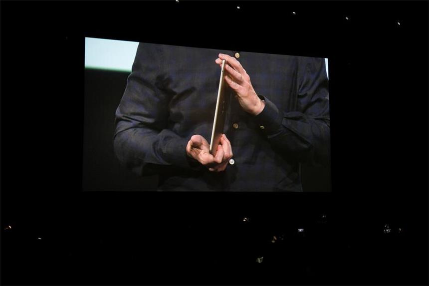 Bochumer Fanseite tickert und diskutiert die Neuheiten Apple-Chef Tim Cook hat ein neues Ipad vorgestellt. Die Keynote war auch bei Apple am Kurfürstendamm in Berlin auf einem Bildschirm zu sehen.