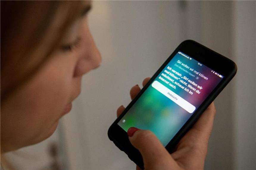 Ex-Google-Experte soll bei Apple Siri voranbringen Apples Sprachassistentin Siri wird immer wieder dafür kritisiert, dass sie schlechter funktioniere als ihre Konkurrenten Google Assistant und Alexa von Amazon. Foto: Daniel Reinhardt