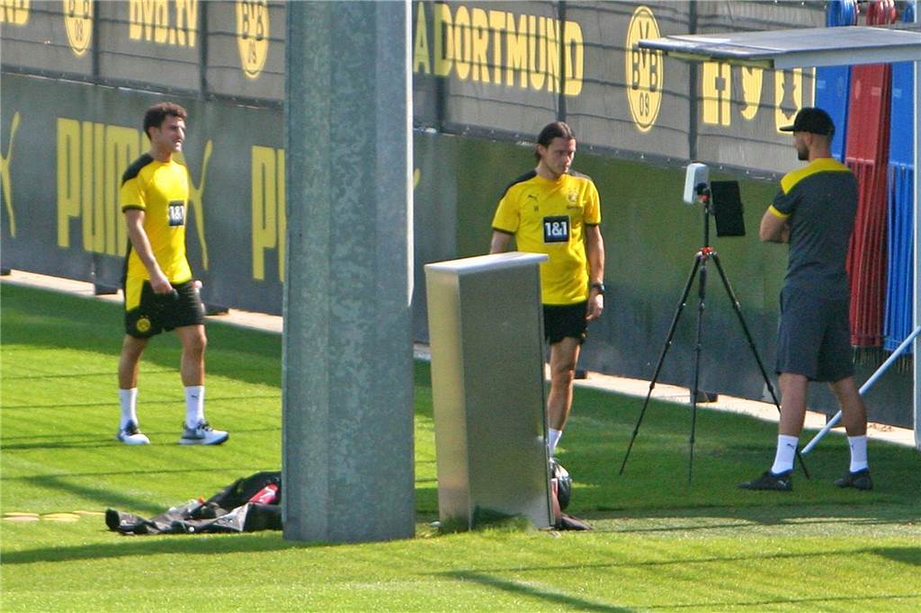BVB-Fragezeichen hinter Bürki - Duo arbeitet auf Comeback hin Arbeiten auf das Comeback hin: Nico Schulz (r.) und Mateu Morey.