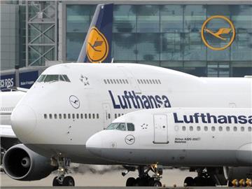 Arbeiter bei Lufthansa sehen wieder Jobs in Gefahr. Foto: Boris Roessler.