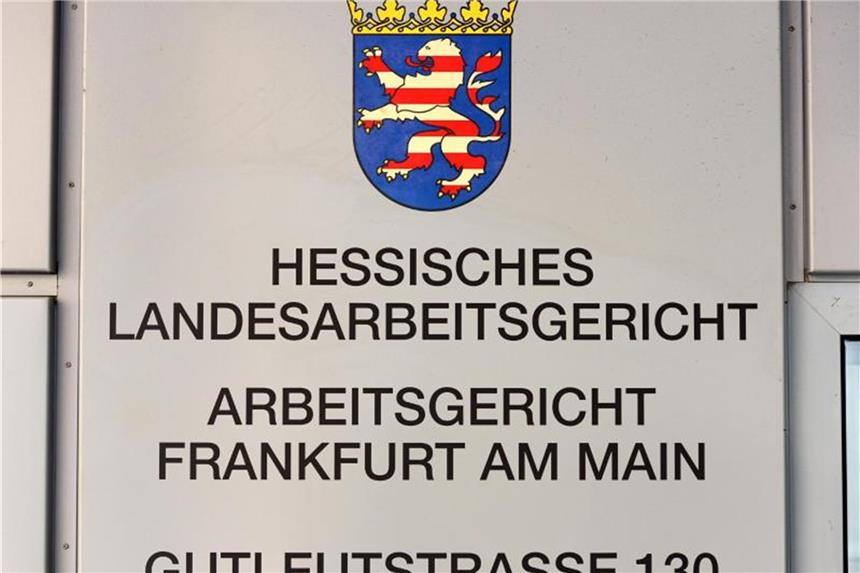 Schadenersatz bei rechtswidriger Versetzung im Job Arbeitnehmer, die rechtswidrig an einen anderen Ort versetzt werden, können unter bestimmten Bedingungen Schadenersatz erhalten. Foto: Arne Dedert
