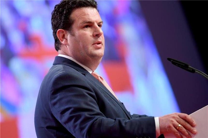 Altenpflege: Heil dämpft Hoffnung auf rasche Besserbezahlung Arbeitsminister Hubertus Heil spricht beim Bundeskongress des Deutschen Gewerkschaftsbundes (DGB) in Berlin. Foto: Britta Pedersen
