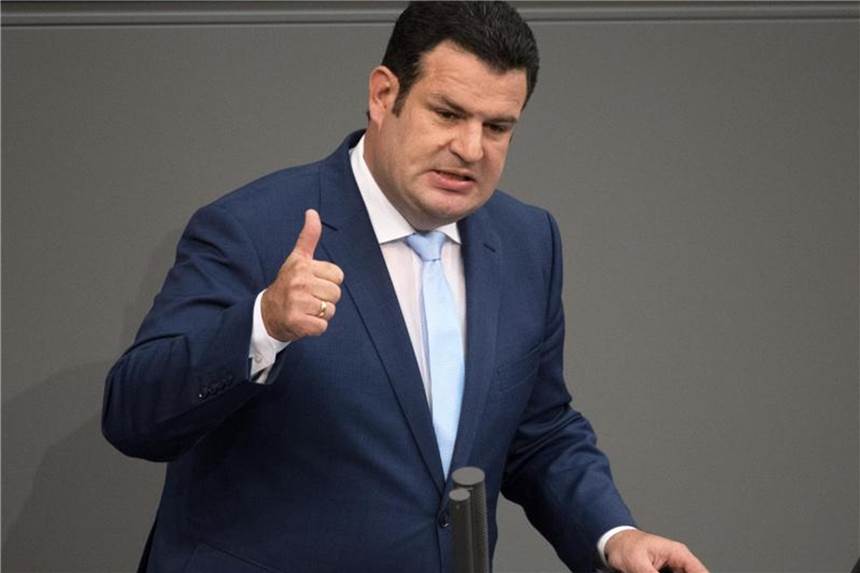 Koalition will Populismus durch Sozialpolitik bekämpfen Arbeitsminister Hubertus Heil spricht im Bundestag in Berlin. Foto: Ralf Hirschberger