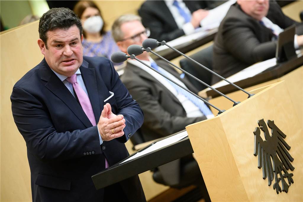 Corona-Regeln am Arbeitsplatz: Heil beendet Maßnahmen deutlich früher als geplant Hubertus Heil (SPD), Bundesminister für Arbeit und Soziales, spricht in einer Sondersitzung des Deutschen Bundesrats.