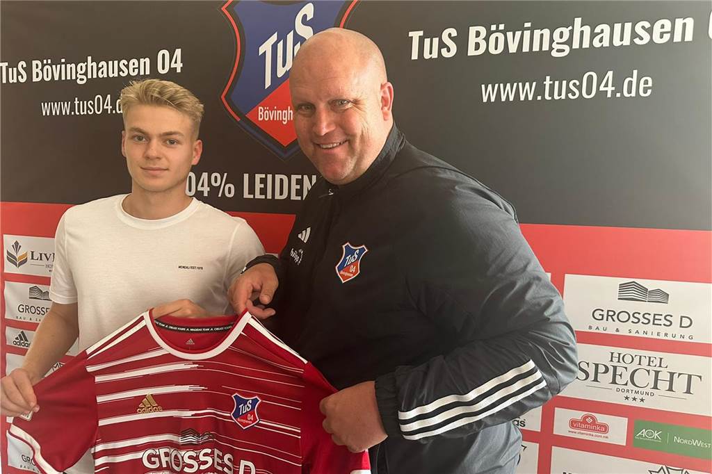 Bövinghausen verpflichtet Jugendnationalspieler: Mittelfeld-Stratege aus U19 des MSV Duisburg Arbnor Murati (l.) wechselt zum TuS Bövinghausen und Christian Knappmann (r.).