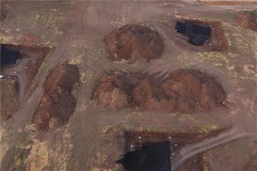 Israelische Forscher finden prähistorische Stätte Archäologen arbeiten auf einer prähistorischen Ausgrabungsstätte in Jaljulia. Foto: Yitzhak Marmelstein/Israel Antiquities Authority
