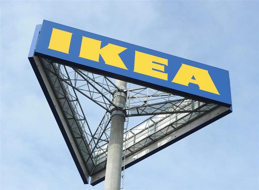 Entscheidung über neuen Ikea-Standort ist gefallen ARCHIV - Das IKEA-Logo vor einem Ikea-Einrichtungshaus in Berlin-Lichenberg, aufgenommen am 8.3.2012. Die Möbelhauskette Ikea stellt am Freitag (16.11.2012) in Berlin eine Studie zur möglichen Verstrickung des Unternehmens in Zwangsarbeit in DDR-Gefängnissen vor. Foto: Jens Kalaene +++(c) dpa - Bildfunk+++