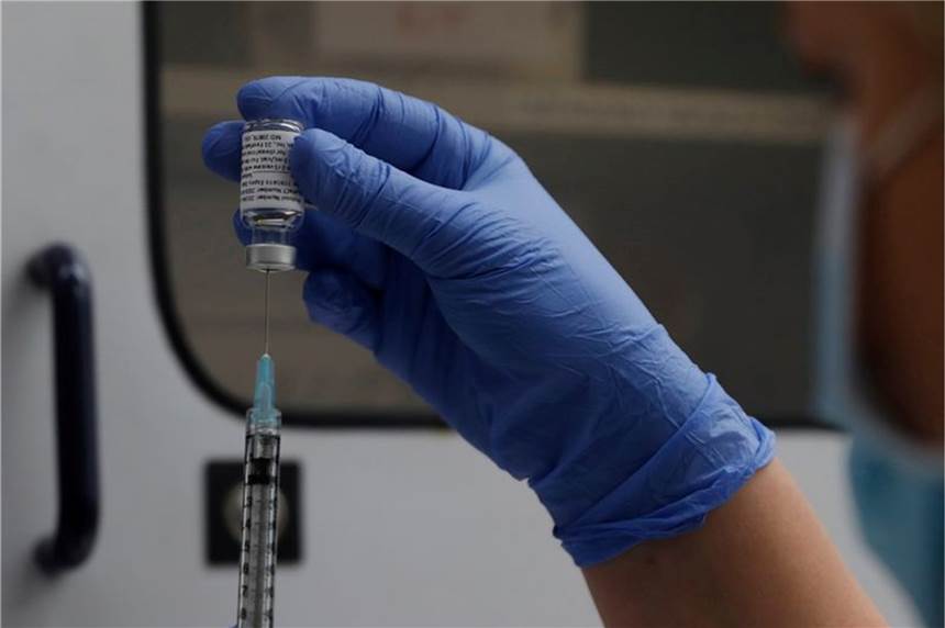 EU-Arzneimittelbehörde macht Weg frei für Novavax-Impfstoff ARCHIV - Die EU-Arzneimittelbehörde EMA hat den Weg frei gemacht für die Zulassung des Corona-Impfstoffes des US-Herstellers Novavax in der EU. Foto: Alastair Grant/AP/dpa