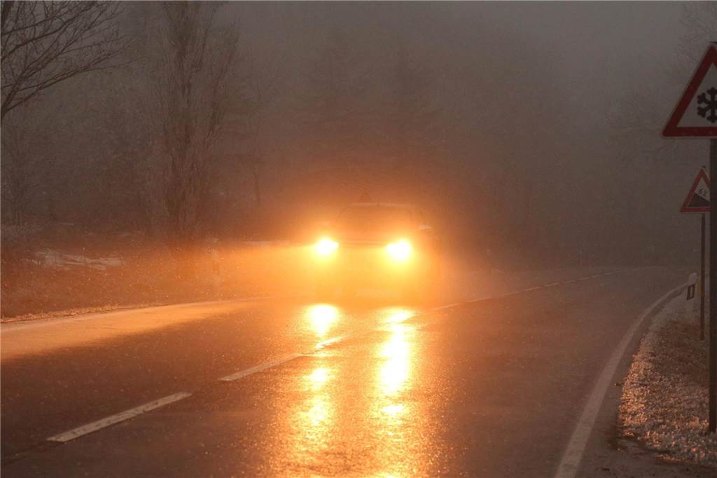 Glatte Straßen sorgten für Unfälle und Einschränkungen auf den Straßen