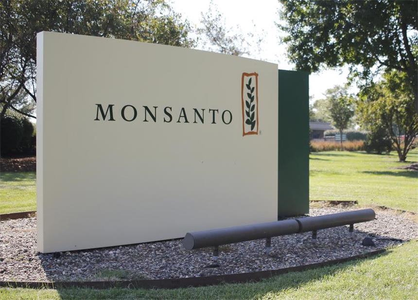 ARCHIV - Ein Monsanto-Zeichen am Eingang zum Monsanto-Hauptsitz in St. Louis, Missouri am 23.09.2016. (zu dpa «Warten auf den Freier: Bayer-Tochter in den Startlöchern" vom 27.07.2017) Foto: Daniel Dreifuss/dpa +++(c) dpa - Bildfunk+++ | Verwendung weltweit