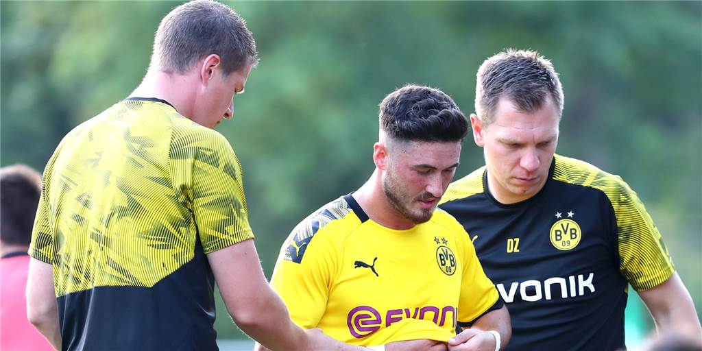 Arif Et verlässt IG Bönen: Sein Wechsel zurück nach Dortmund ist perfekt Arif Et (M.), hier im BVB-Trikot, wechselt zurück nach Dortmund.