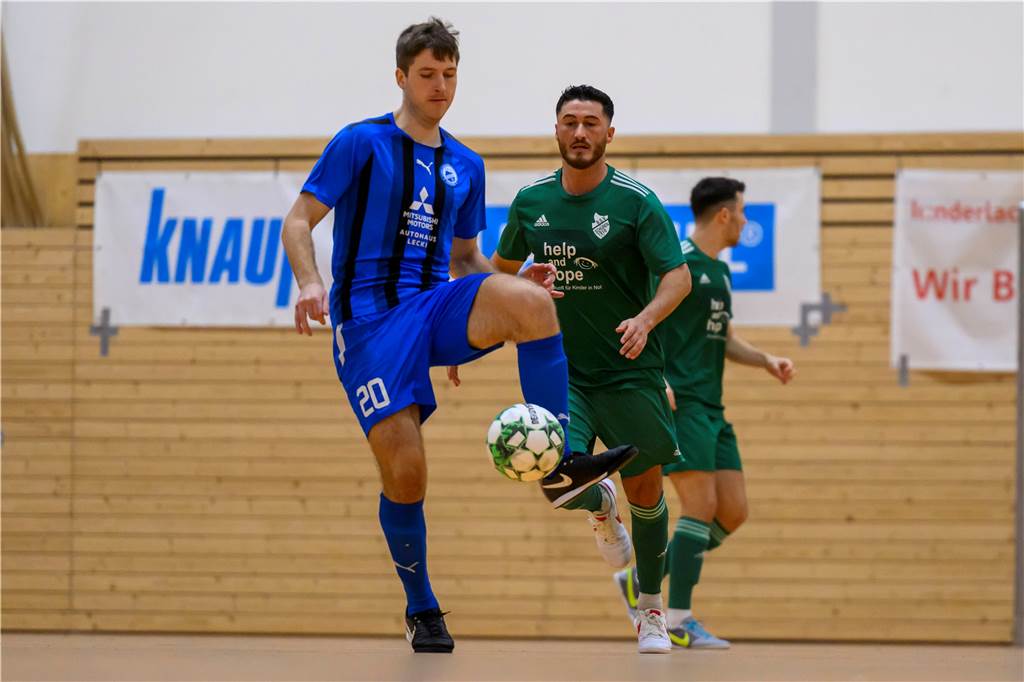 Dortmunder Hallenstadtmeisterschaft: DAs sind die besten Spieler der Zwischenrunde - stimmt ab Arif Et (r.) vom BSV Schüren hat in der Zwischenrunde aufgedreht.