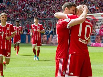Arjen Robben traf beim Abschied von Xabi Alonso und Philipp Lahm zum 1:0 gegen den SC Freiburg. Foto: Peter Kneffel