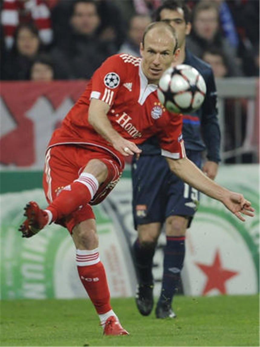 Olé Robben, oje Ribéry - Bayern «versetzen Berge» Arjen Robben vom FC Bayern München zieht ab.
