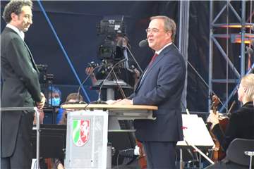 Armin Laschet begrüßte die Gäste beim NRW-Sommerkonzert im Schloss Nordkirchen.