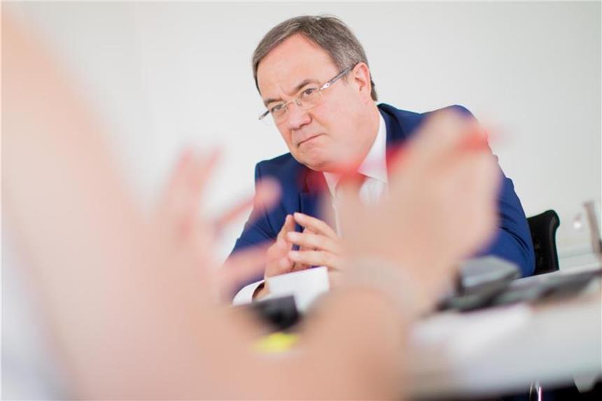 Laschet: Ausstieg aus Kohleverstromung bis 2030 unmöglich Armin Laschet (CDU), Ministerpräsident von Nordrhein-Westfalen, bei einem Gespräch im Landesbüro der dpa. Foto: Rolf Vennenbernd