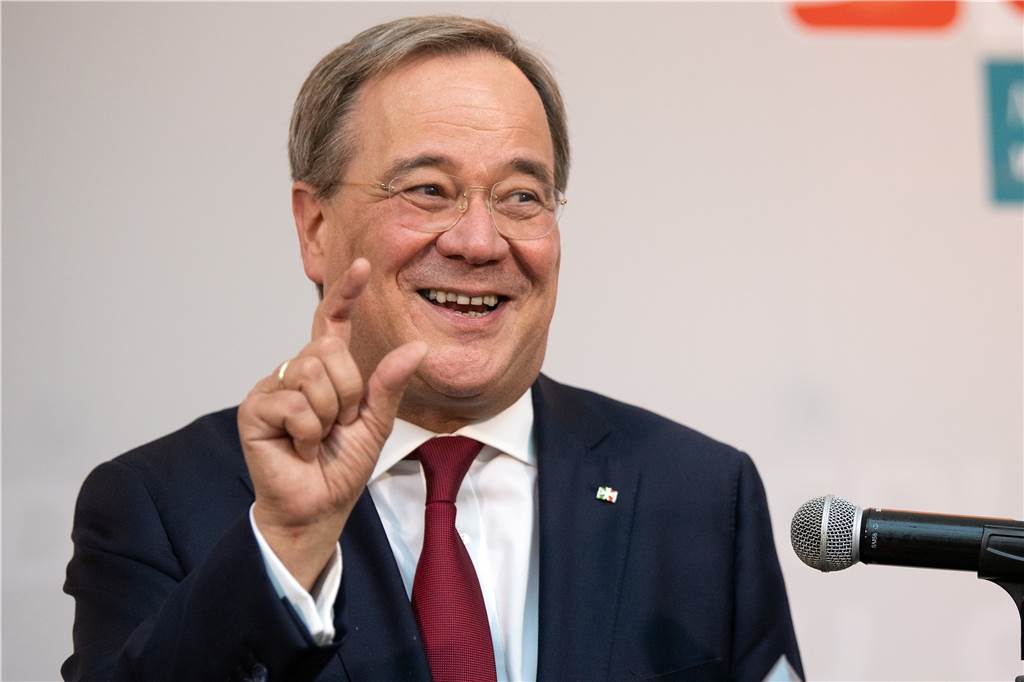 Kommunalwahlen in NRW: In vielen Städten kommt es noch zur Stichwahl - Liveblog Armin Laschet (CDU), Ministerpräsident von Nordrhein Westfalen, gibt nach Schließung der Wahllokale ein Statement ab.