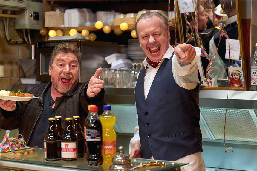 ARD dreht Fernsehfilm in Dortmund - und es ist diesmal kein „Tatort“ Armin Rohde (l) als Günther und Ludger Pistor (r) als Wolfgang drehen für eine weitere Folge ihrer „Schnitzel“-Reihe auch in Dortmund