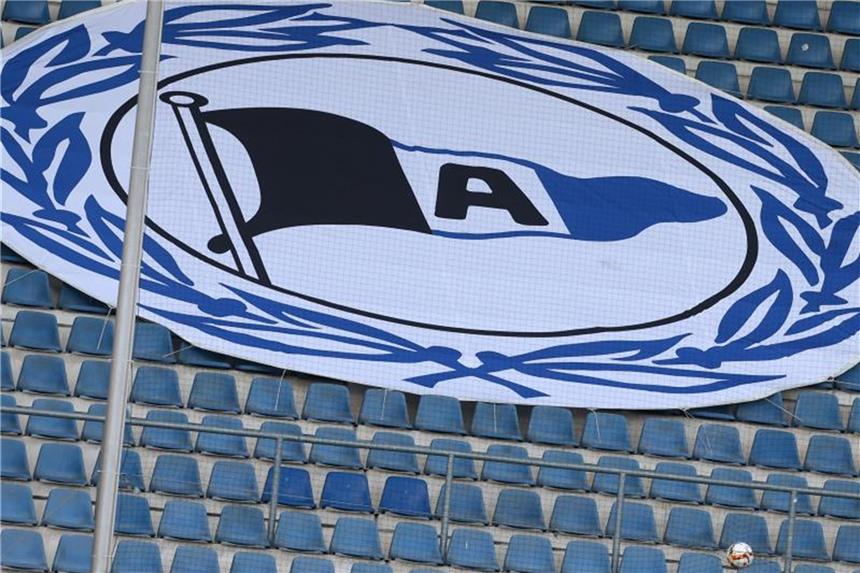 Arminia Bielefeld holt Färinger Jóan Símun Edmundsson Arminia Bielefeld hat bereits den dritten Neuzugang für die neue Saison perfekt gemacht. Foto: Friso Gentsch