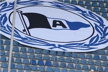 Arminia Bielefeld hat Cerutti Siya einen Profivertrag gegeben. Foto: Friso Gentsch/Archiv