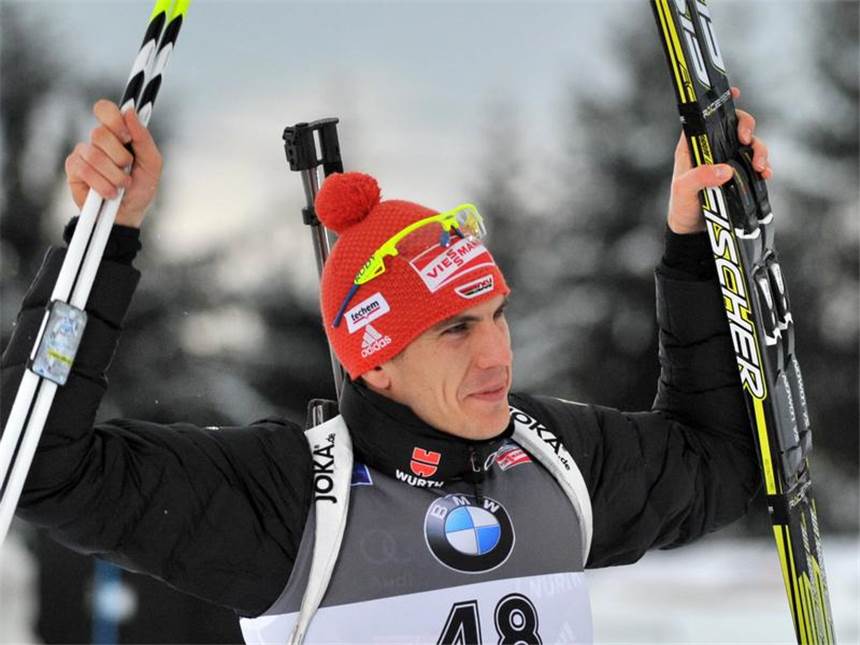 Handbremse gelöst: Peiffer holt ersten Saisonsieg Arnd Peiffer schnappte sich in Oberhof den Sieg. Foto: Hendrik Schmidt