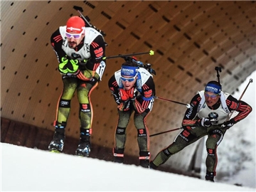Arnd Peiffer, Simon Schempp und Erik Lesser in der Loipe. Foto: Filip Singer