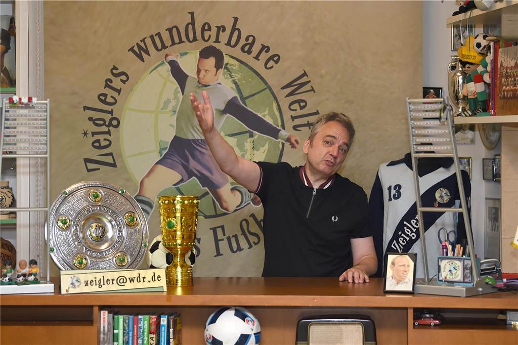 Arnd Zeigler tippt besser als Max Ninnemann Arnd Zeigler tippt jede Woche mehrere Fußballspiele - und duelliert sich dann immer gegen einen Gastkandidaten.