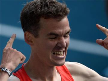 Arne Gabius braucht für sein Marathon-Debüt auch einen starken Kopf. Foto: Peter Steffen