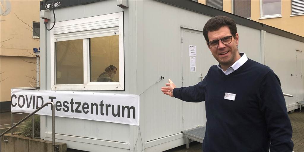 Corona-Tests kosten fast überall in Haltern: „Jede Menge Chaos“ Arne Hutmacher von der Teststelle am St. Sixtus-Hospital in Haltern kritisiert die neue, komplizierte Test-Verordnung.
